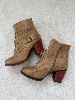 Women's Tan Leather Block Heel Ankle Boots
